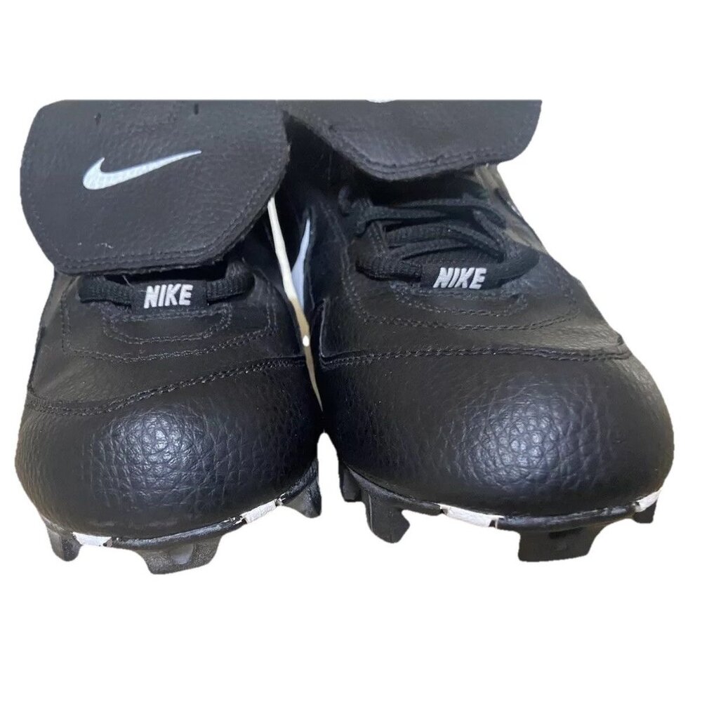NIKE Athletic Cleats Size 8.5 Youth. Sports Active Sporty